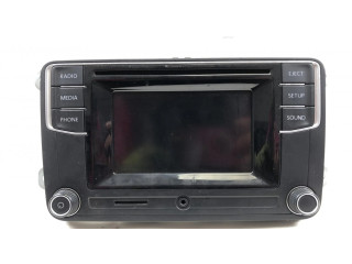 Радио/ проигрыватель CD/DVD / навигация