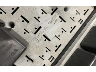 Блок предохранителей 9168986, 9441542   Volvo S80