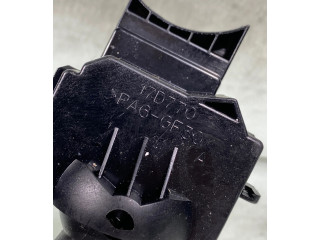 Ручка стеклоочистителей 17d770   Volvo V50