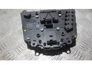 Радио/ проигрыватель CD/DVD / навигация