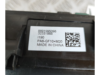 Блок предохранителей 32331868, 8891995098 Volvo XC40