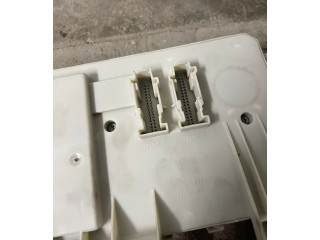 Блок предохранителей 31254903, 31268178   Volvo C30    