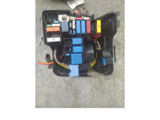 Блок предохранителей 681037125R Dacia Sandero