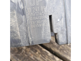 Блок предохранителей 13241891, 519174502 Opel Vectra C