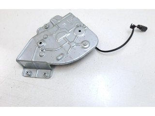 Замок багажника 2K5827201C    Volkswagen Caddy 2011 - 2016 года