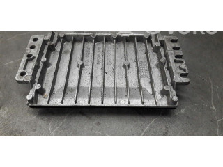 Блок управления двигателем Блок управления S110138000B Renault Clio I