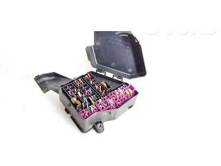 Блок предохранителей  8D1941824   Skoda Octavia Mk1 (1U)    