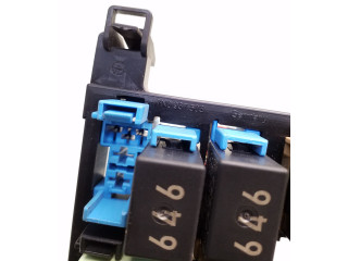 Блок предохранителей 7N0937503, 4H0951253C Volkswagen Caddy