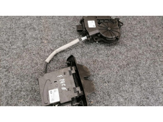 Притягиватель задней крышки