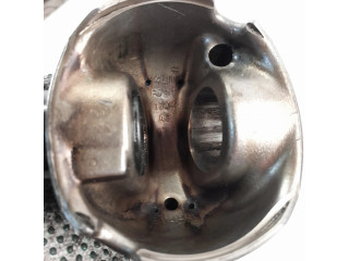 Píst 17484L110 BMW X5 F15 pro naftový motor 3.0