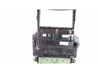 Радио/ проигрыватель CD/DVD / навигация