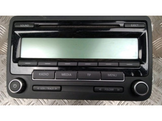 Радио/ проигрыватель CD/DVD / навигация