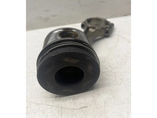  Поршень с шатуном    Volkswagen PASSAT B6  