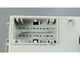   Pojistková skříňka 68412070AB   Jeep Cherokee 2019