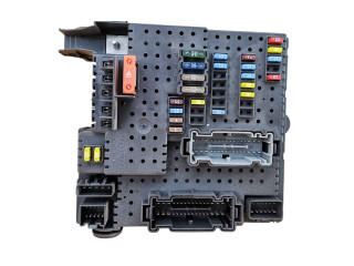 Блок предохранителей 8676391, 12217799 Volvo XC90