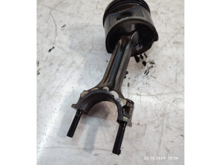 Píst    Nissan Navara D22     