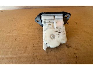 Zámek zadních dveří Nissan Juke I F15 2011