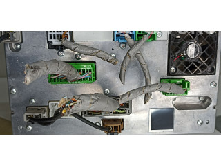 Радио/ проигрыватель CD/DVD / навигация