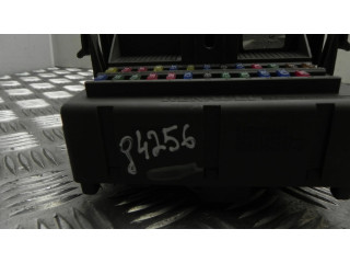 Блок предохранителей  8200190269, G4256   Renault Laguna I    