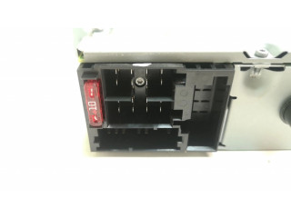 Радио/ проигрыватель CD/DVD / навигация