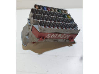 Блок предохранителей 9162439 Volvo S60