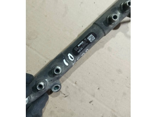 Топливная рампа 30757146, 010653L2   Volvo V70  