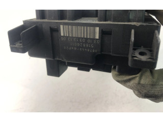 Блок предохранителей  8678449   Volvo V70    