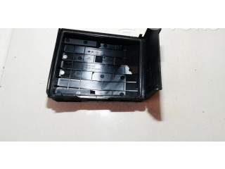 Центральная воздушная решётка 1K0937132F Skoda Octavia Mk2 (1Z)