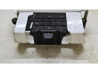 Другая деталь отсека двигателя