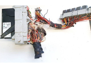 Блок предохранителей 93363151, 13111111 Opel Meriva A