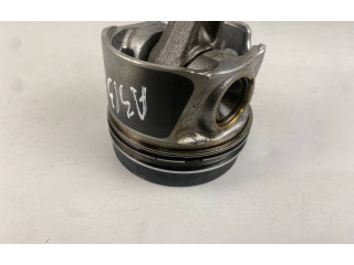  Поршень с шатуном  02604LA, 04LADE  Audi A3 S3 8V  