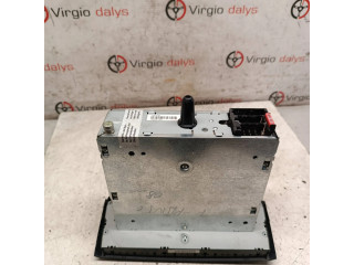 Радио/ проигрыватель CD/DVD / навигация