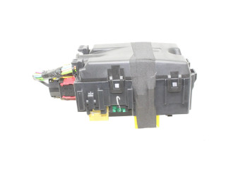 Блок предохранителей 9806192580 Peugeot 2008 I