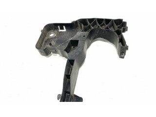 Передний держатель бампера