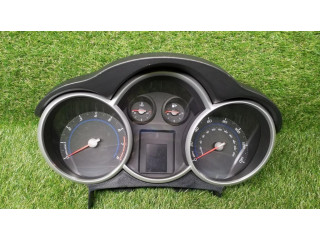 Přístrojová deska Chevrolet Cruze 2011 95472836