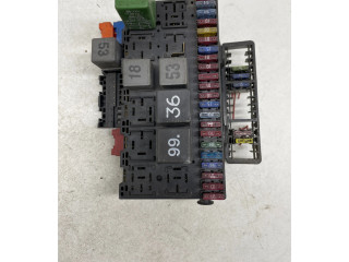 Блок предохранителей  357937039   Volkswagen Transporter - Caravelle T4    