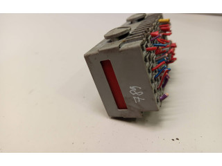 Блок предохранителей 8637669   Volvo XC90    