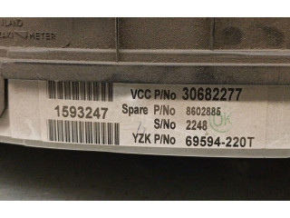 Спидометр (приборный щиток)    30682277, 8251284   Volvo XC70