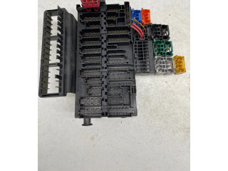 Блок предохранителей  357937039   Volkswagen Transporter - Caravelle T4    