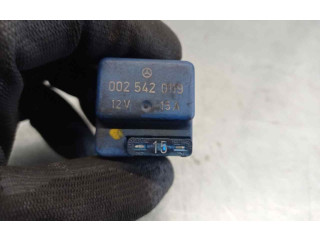 Pojistková skříňka 0025420119 Mercedes-Benz E W124 1995