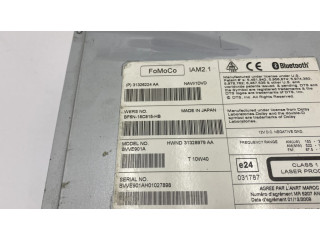 Радио/ проигрыватель CD/DVD / навигация