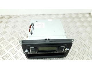 Радио/ проигрыватель CD/DVD / навигация