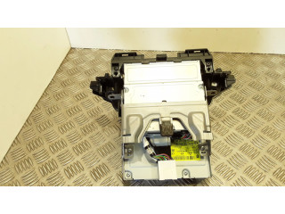 Радио/ проигрыватель CD/DVD / навигация