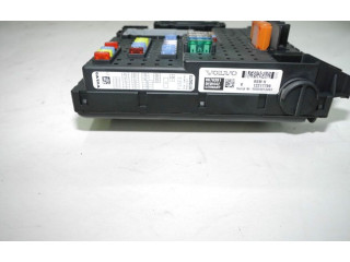 Блок предохранителей 8676391, 8676391 Volvo XC90