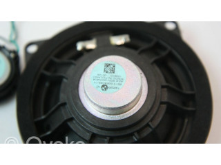 Громкоговоритель в панели