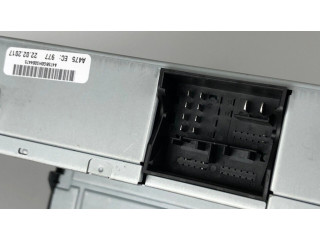 Радио/ проигрыватель CD/DVD / навигация