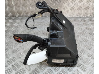 Блок предохранителей 32331868, 8891995098 Volvo XC40