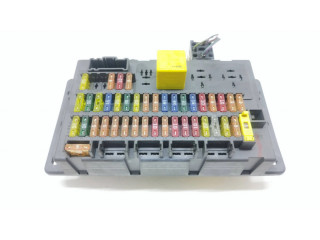 Блок предохранителей 518174602, YQE103139 Rover 75