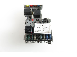 Блок предохранителей  8690698   Volvo XC90    
