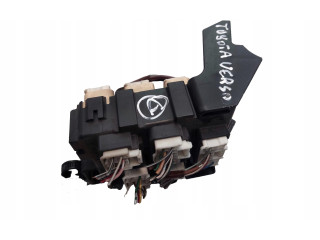 Блок предохранителей  82734-05030   Toyota Corolla Verso AR10    